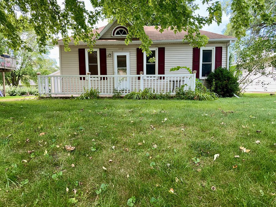 1st image of 1218 7 1/2 St SW
