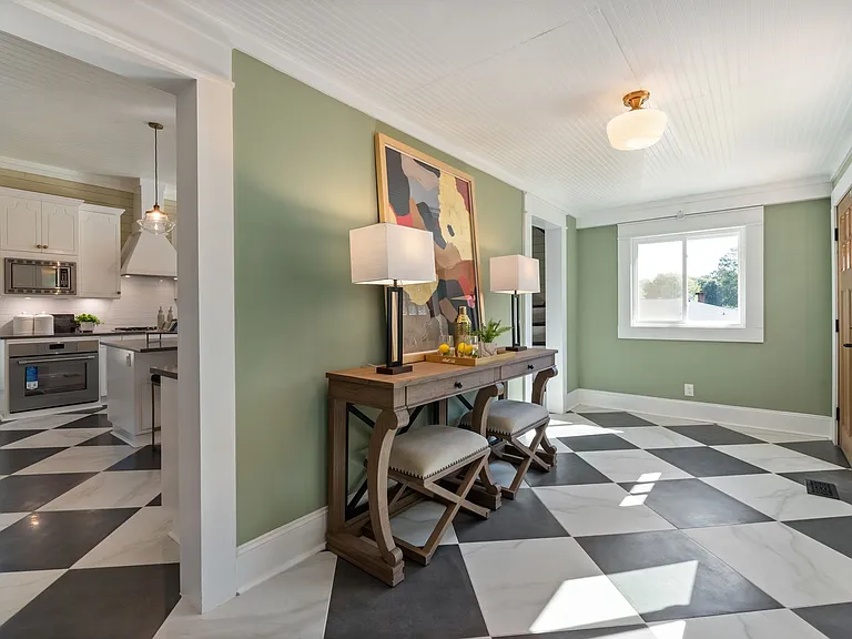 402 S Chester St — Photo 25