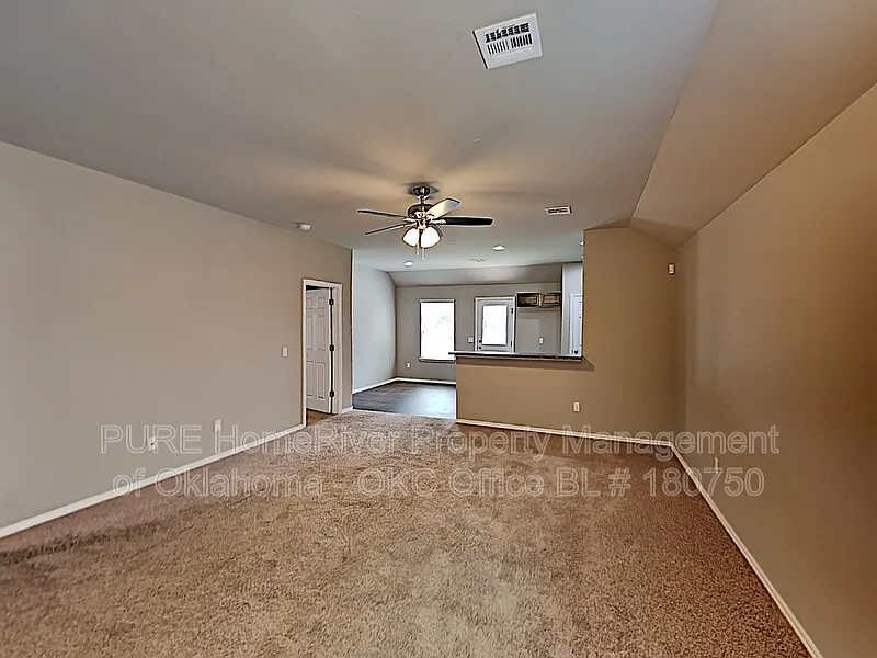 3 bed, 2.0 bath, 1301 sqft, $1,625 — Photo 2