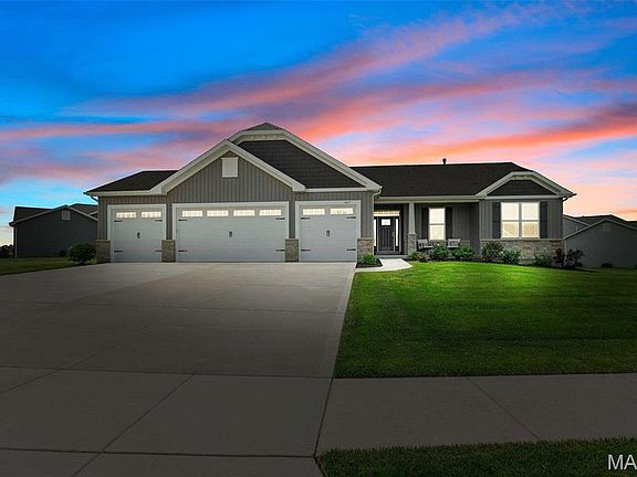 2nd image of 1427 Riverdale Manor Dr