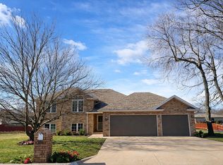 2401 S April Avenue, Springfield, MO 65807