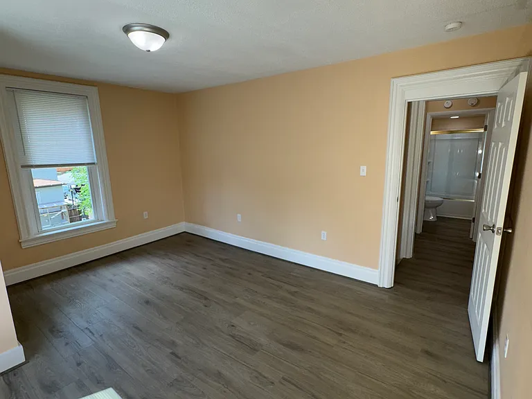 513 Spruce St — Photo 13