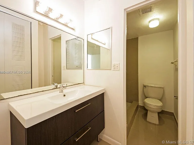 7545 E Treasure Dr #2H — Photo 22