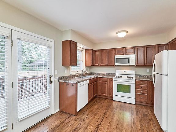4th image of 1606 Yale Ave