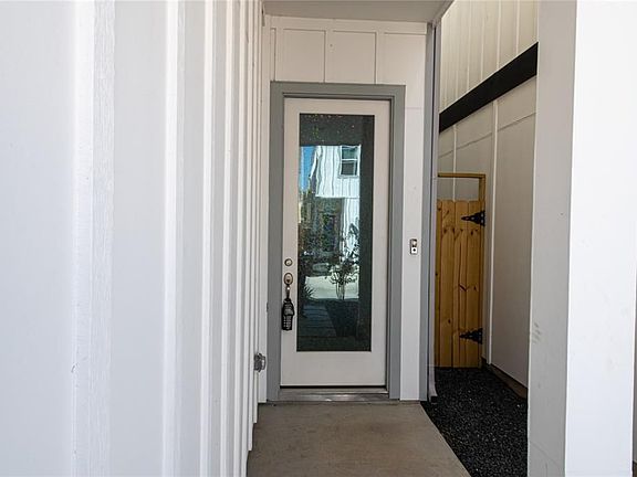 2nd image of 6715 Parker Oaks Ln