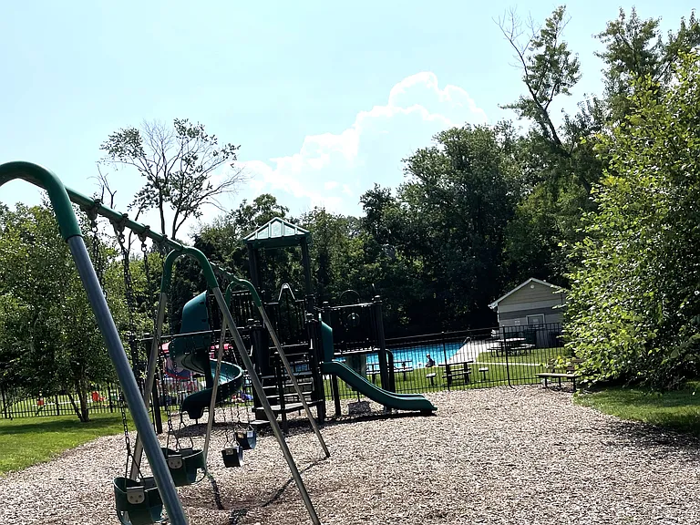 141 Hemlock Dr — Photo 13