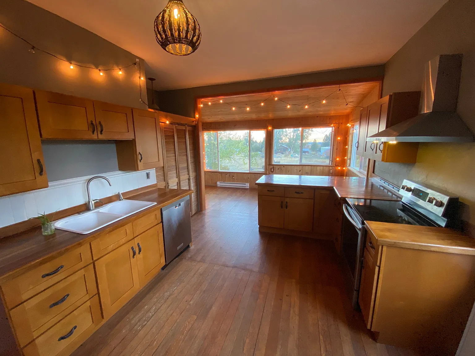 3 bed, 2040 sqft, $2,500 — Photo 2