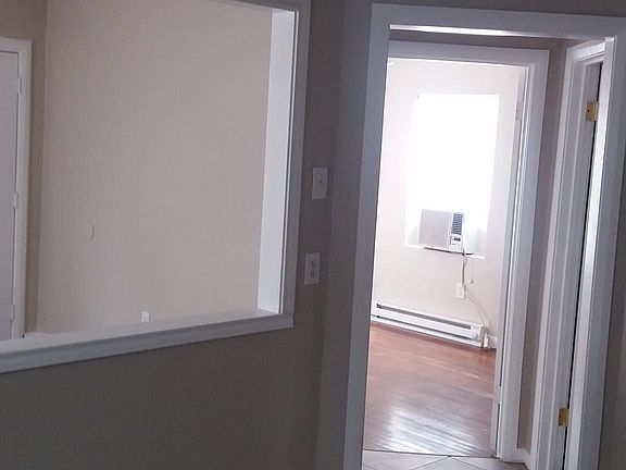 3rd image of 1209 N Hancock Ave