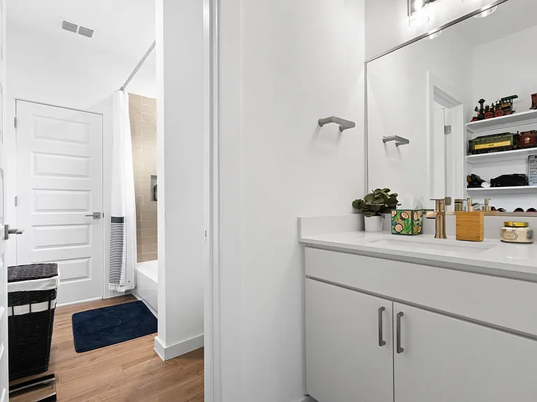 918 N Olive St — Photo 19