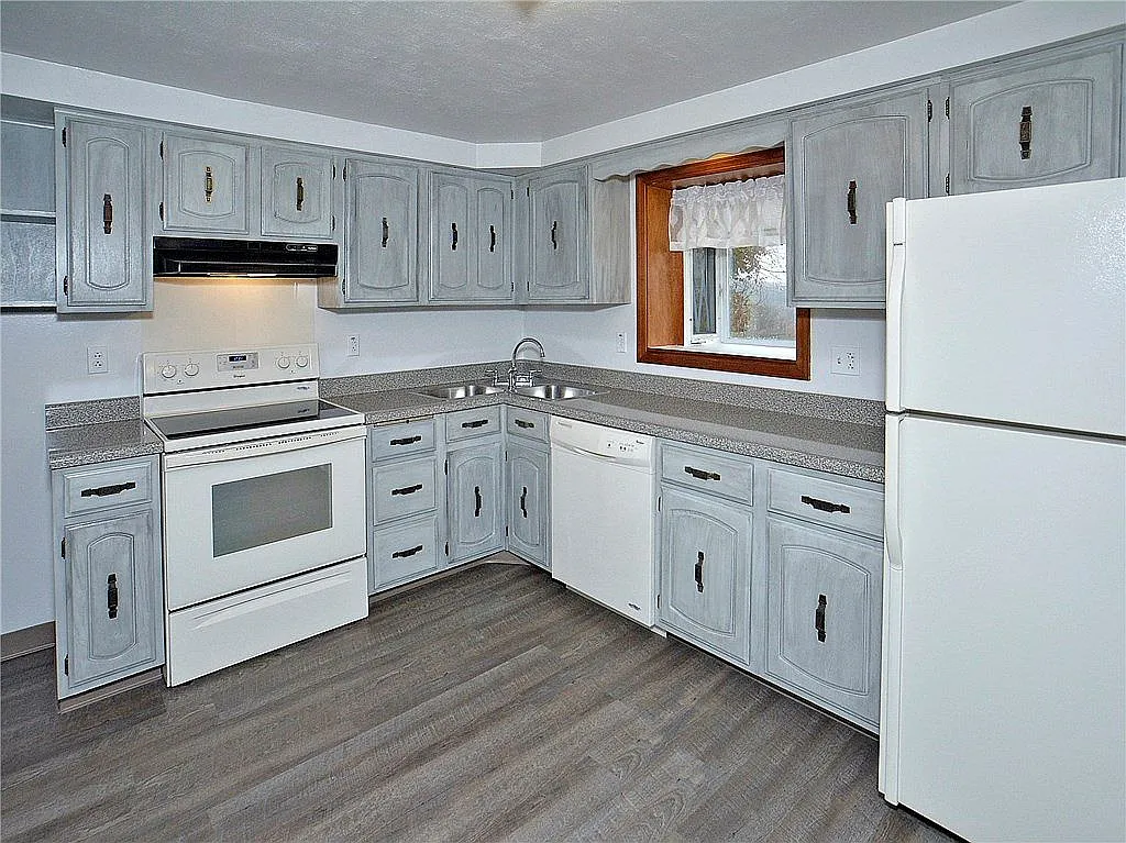 3 bed, $1,500 — Photo 3