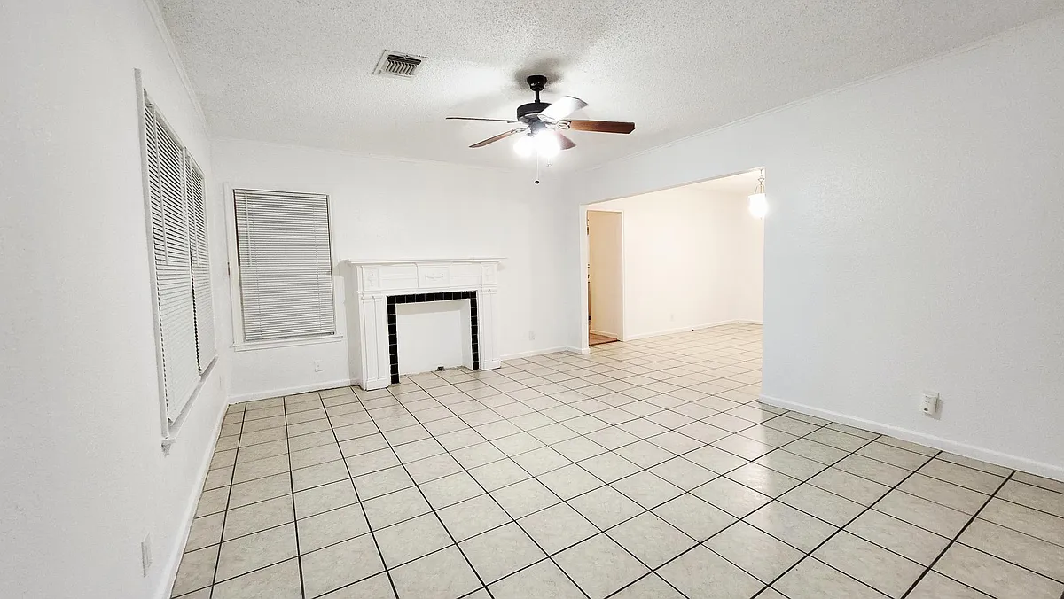 Building Photo - 2443 W Huisache Ave #1