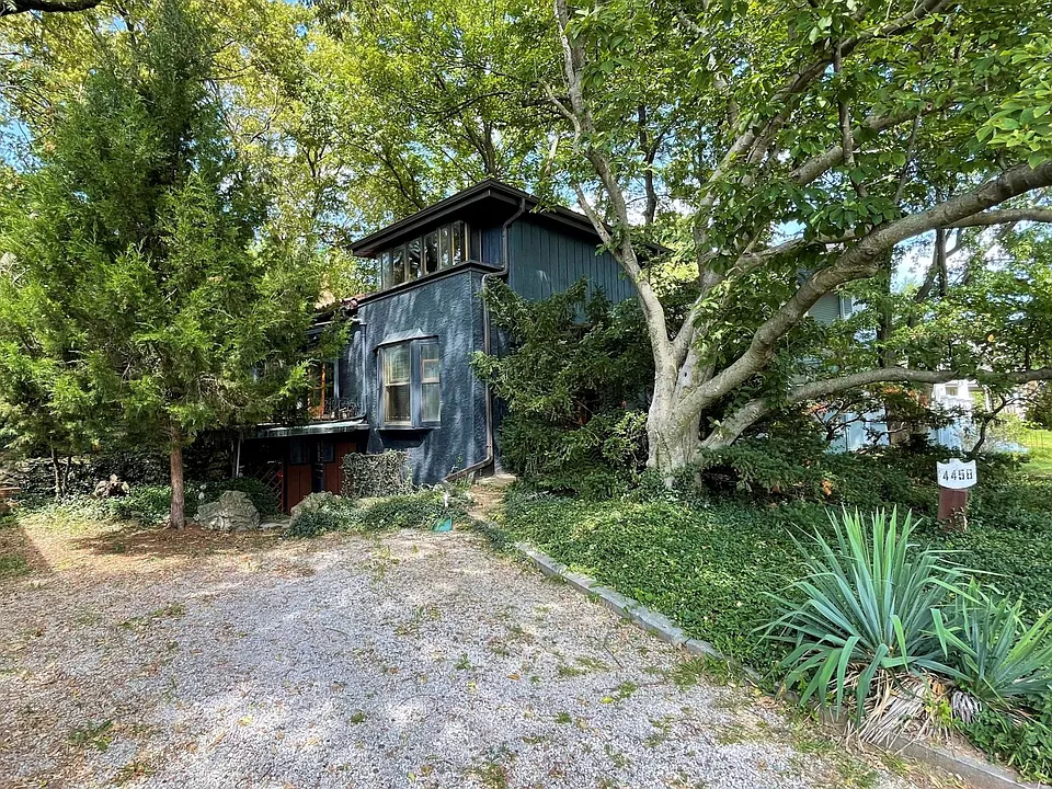 4458 Rainbow Blvd
