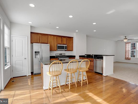 4th image of 23200 Ambrosia Ln