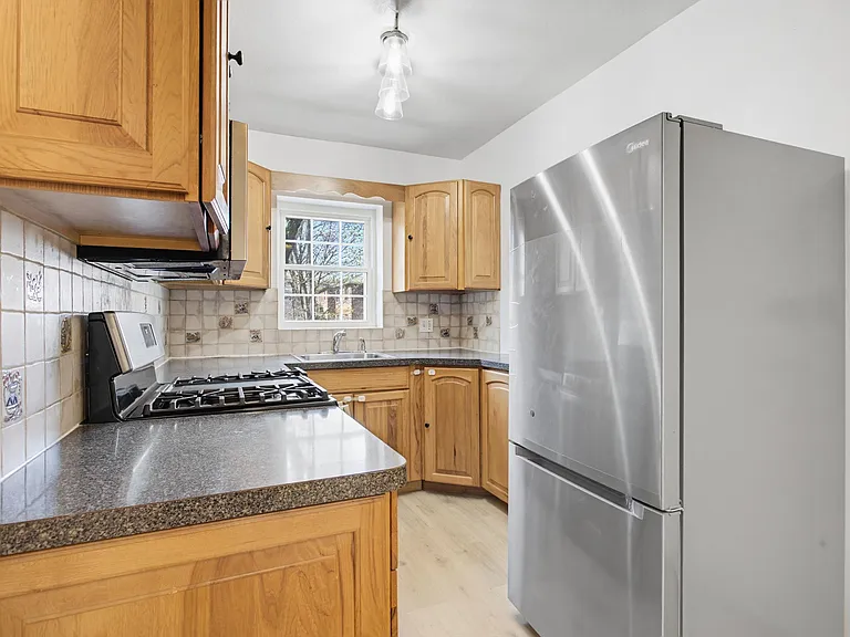 128 Lake Shore Rd #1 — Photo 6