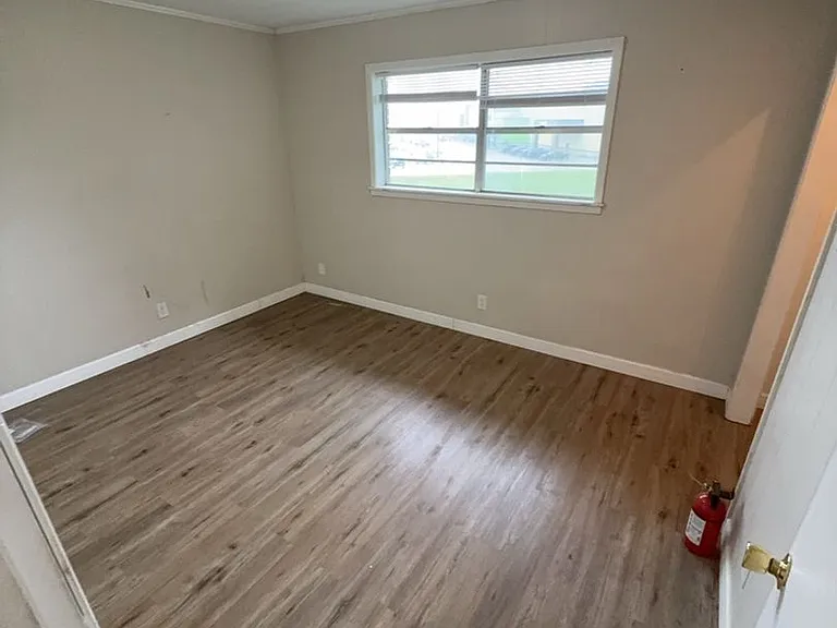 307 Canada St — Photo 10
