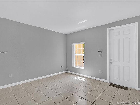 4th image of 2405 NE 41st Pl Unit 2405