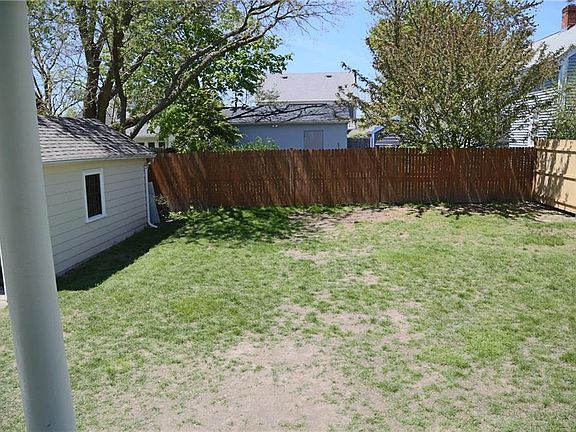 5th image of 32 La Salle Dr