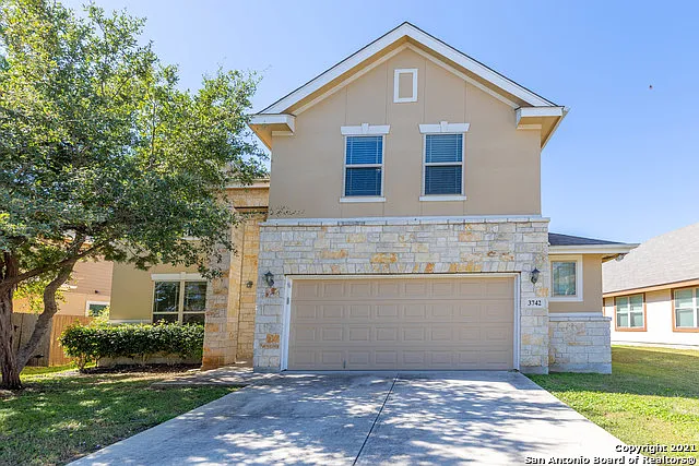 4 bed, 2.5 bath, 2545 sqft, $2,380 — Photo 2