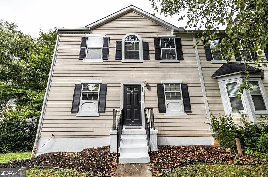 3 bed, 2.0 bath, 2246 sqft, $1,895 — Photo 1