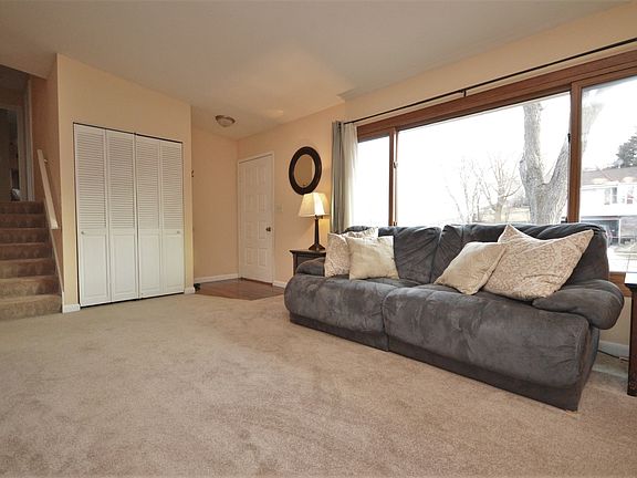 3rd image of 2210 Hughes Ln