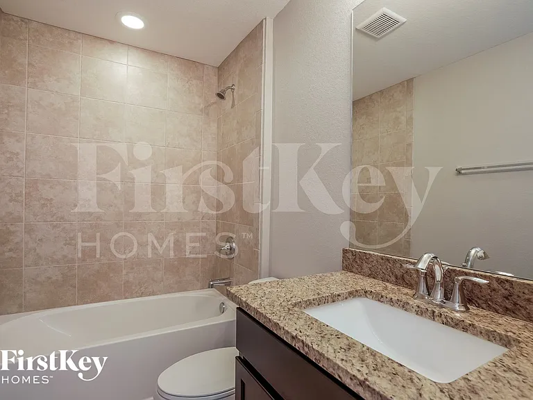 1139 SW 29th St — Photo 13