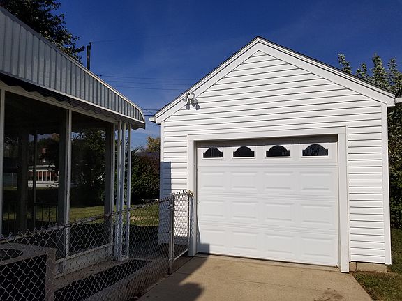 3rd image of 104 Omalee Dr