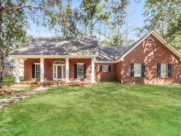 326 Autumn Crest Dr, Ridgeland, MS 39157