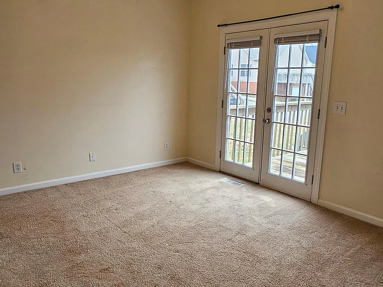 915 Nottingham Dr — Photo 10