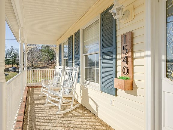 3rd image of 1540 Savannah Dr