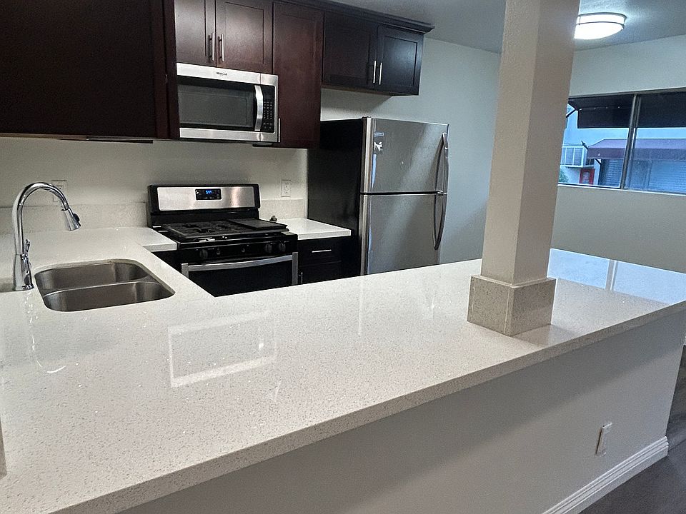 Fully upgraded gourmet kitchen with quartz countertops and stainless steel appliances