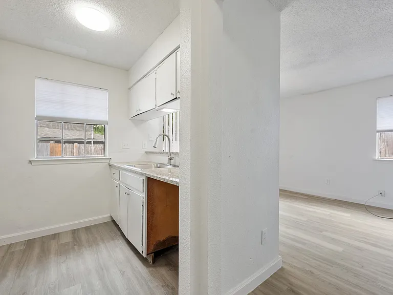 202 Northcrest Cir #D — Photo 10