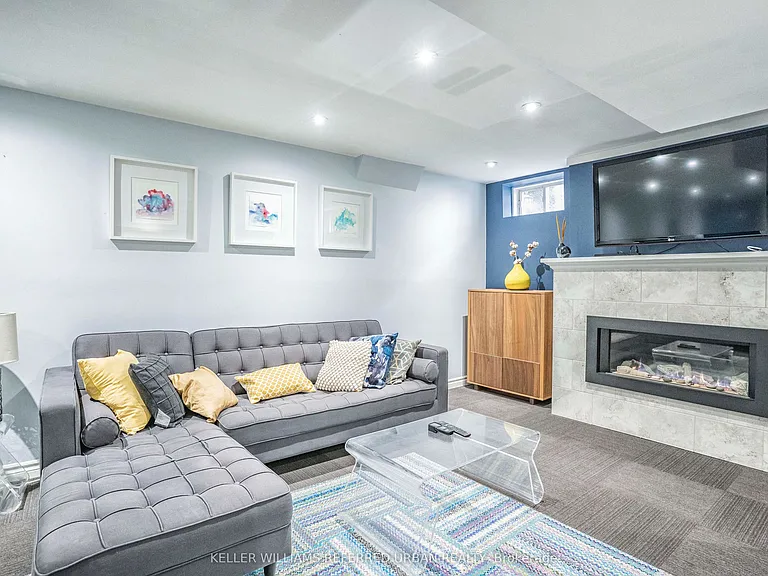 4 Purdy Cres #LOWER — Photo 11