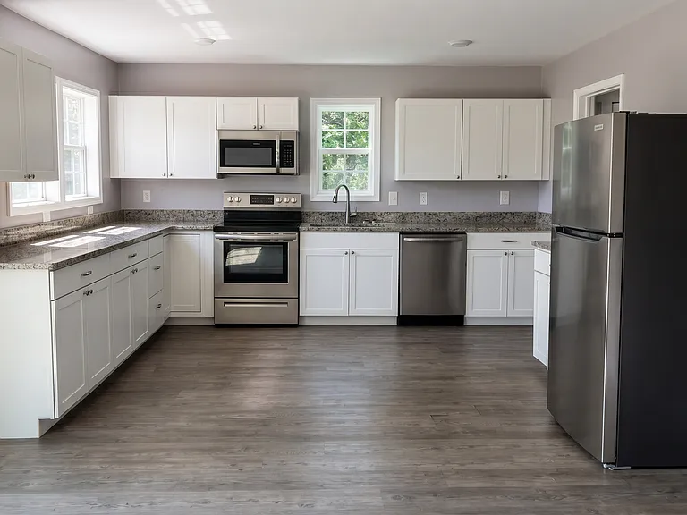 1215 Oaklawn St SE — Photo 5