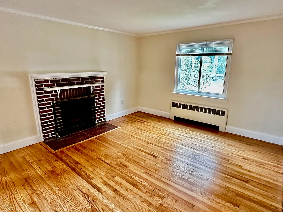 Photo 2 of 25 - 27 Heath St #1 - Brookline, MA Building Photo - 27 Heath St #1