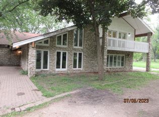 2115 Highwood Rd, McHenry, IL 60051