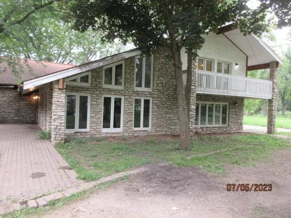2115 Highwood Rd, McHenry, IL 60051