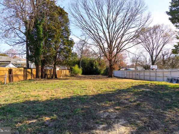 1007 Shelby Dr, Oxon Hill, MD 20745