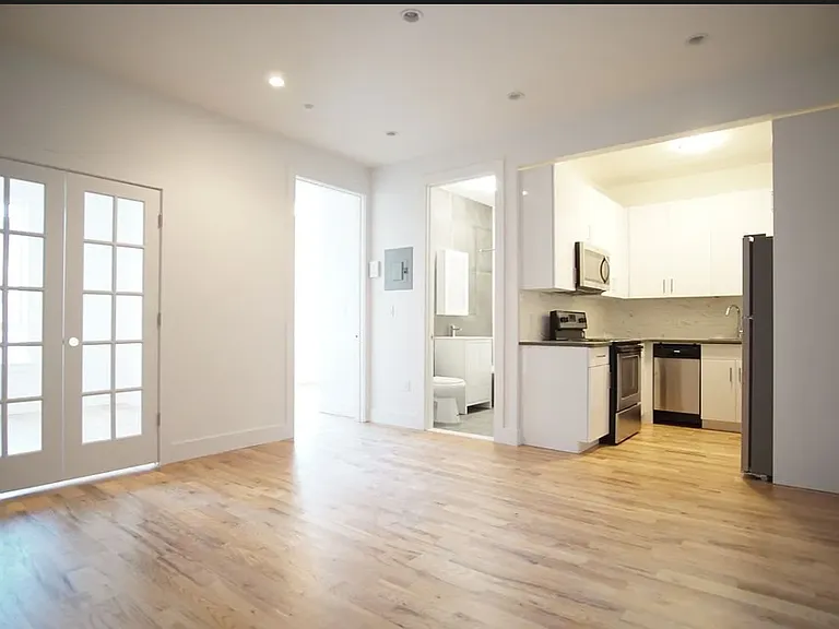 890 Madison St #2R — Photo 3