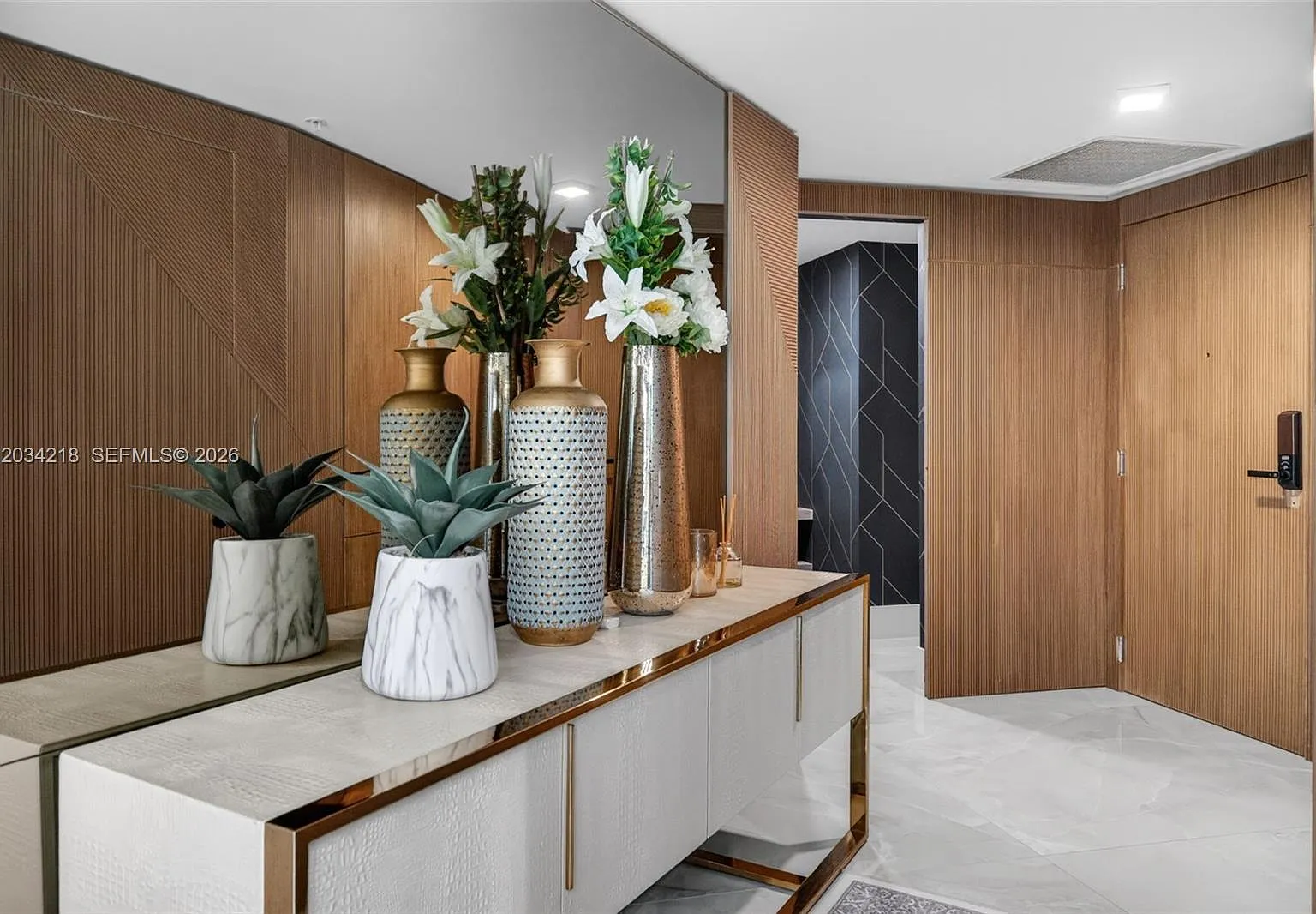 Parque Towers Condo — Photo 3