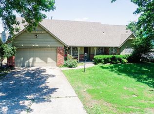 9217 E 37th Pl, Tulsa, OK 74145