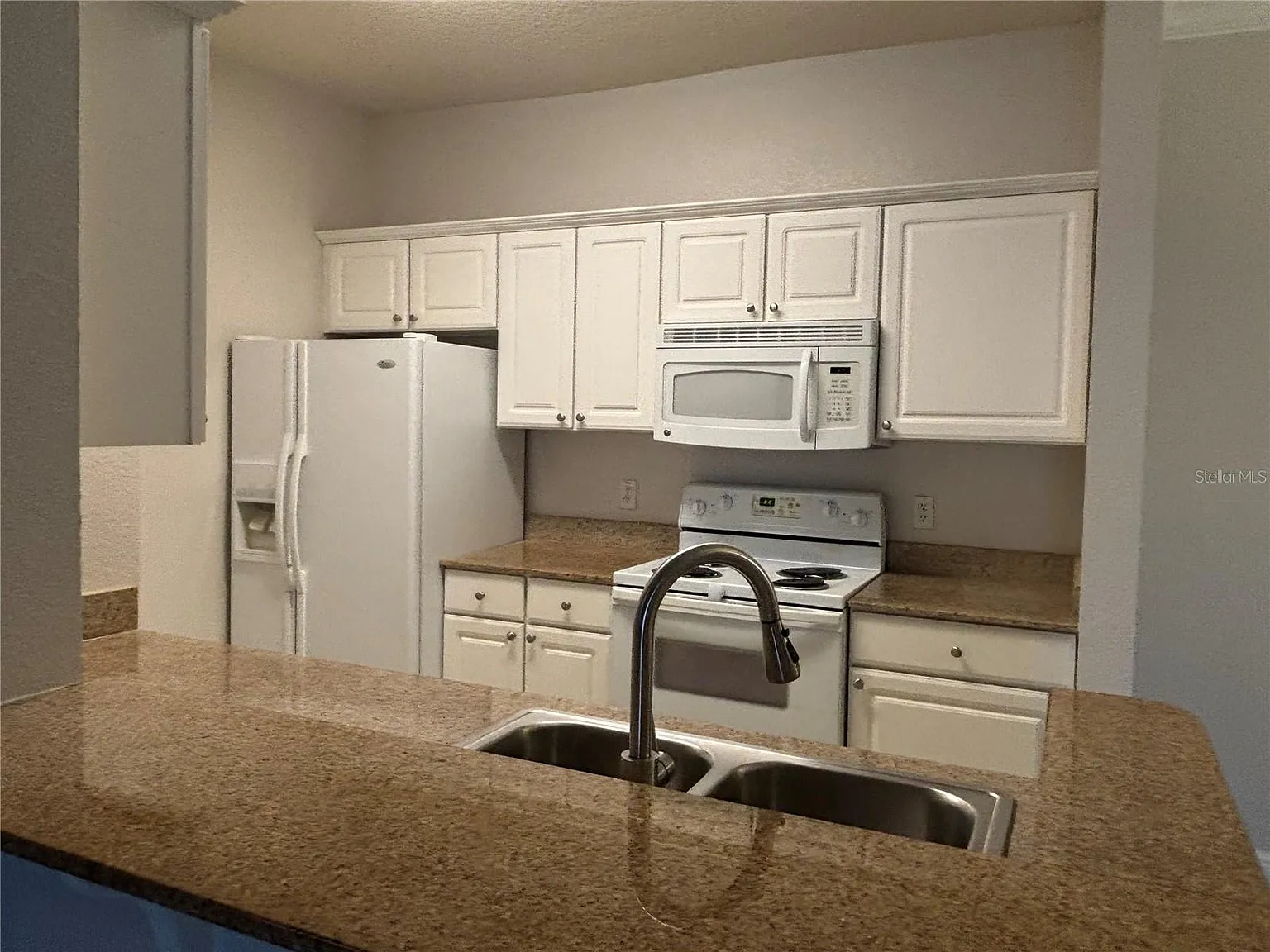 1 bed, 942 sqft, $1,650 — Photo 4