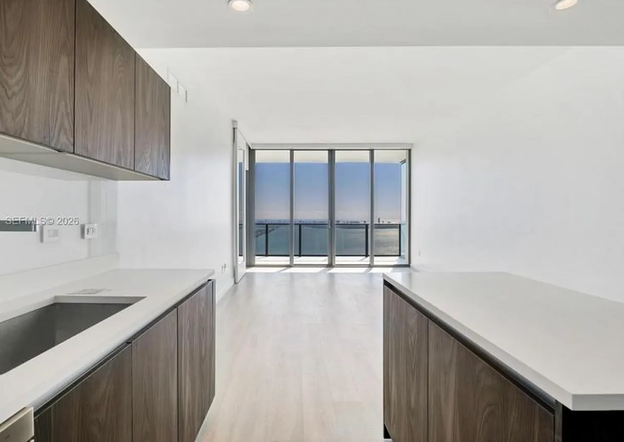 3 bed, 3.5 bath, 1526 sqft, $8,700 — Photo 4