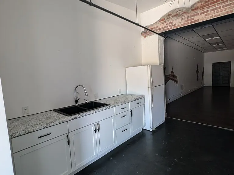 123 W Moniteau St — Photo 6