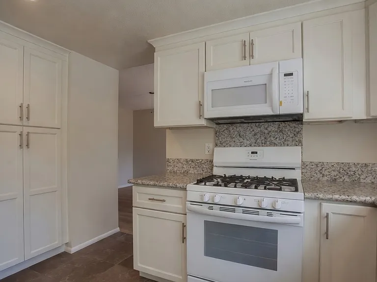2074 Caraway St — Photo 9
