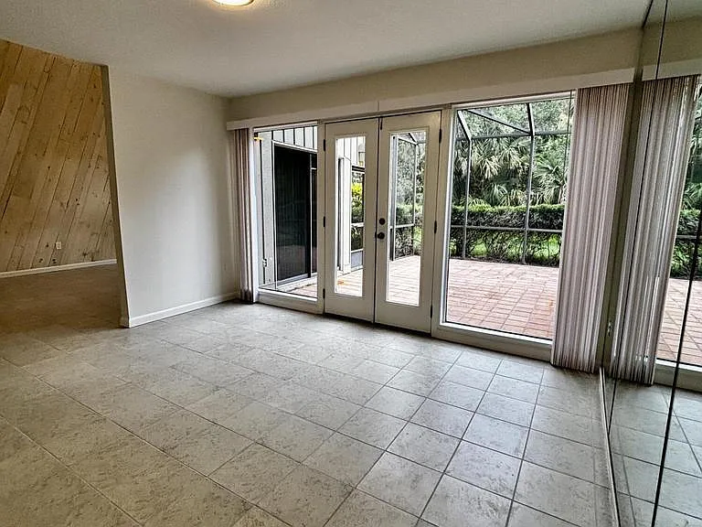 9787 Sawgrass Dr E — Photo 3