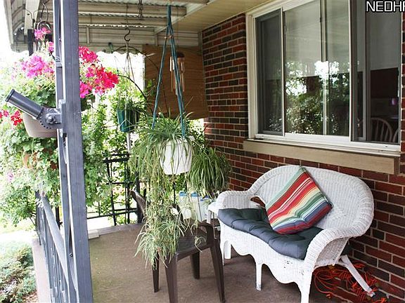 Inviting Front Porch 