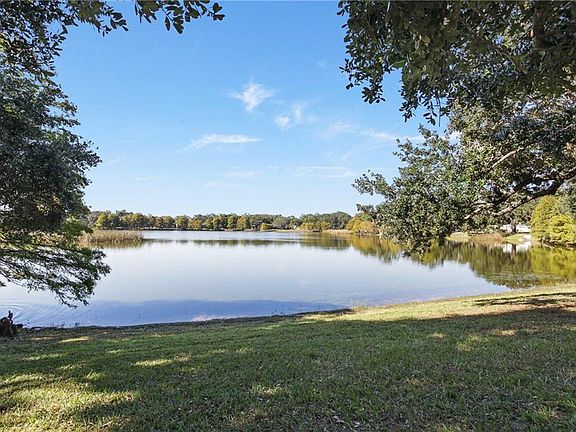 4th image of 1021 Lake Davis Dr
