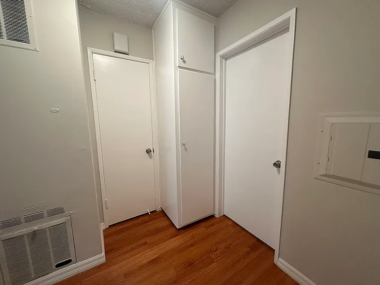 1023 N Laurel Ave — Photo 14