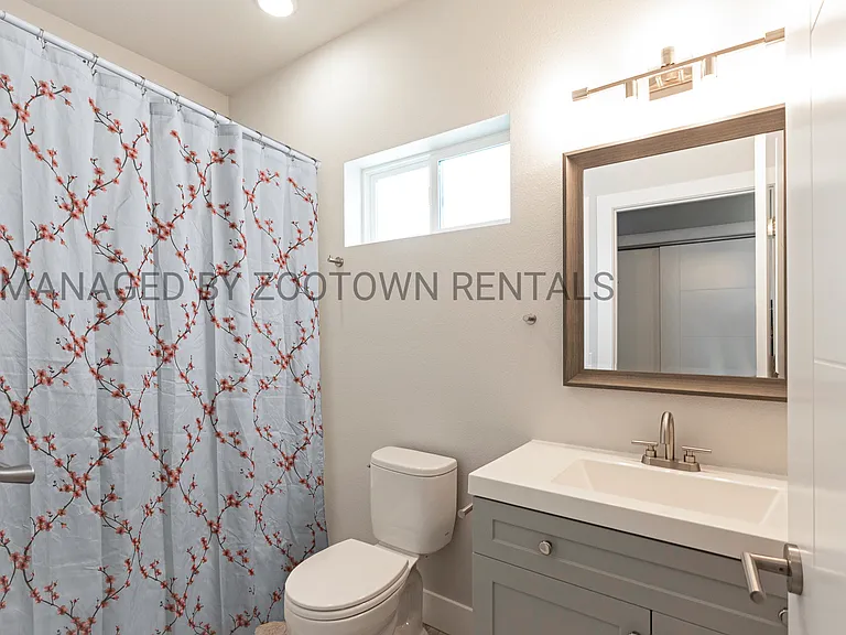 1301 Ronan St #302 — Photo 9