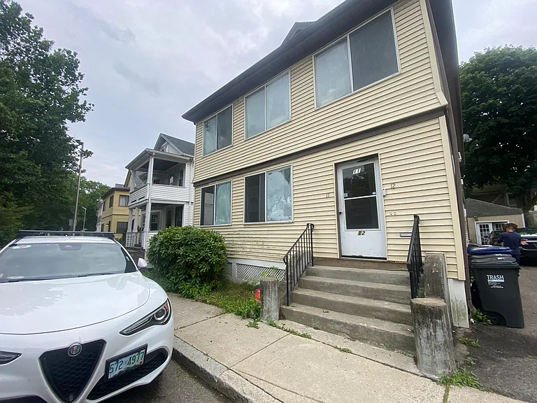 12 Seagrave Rd — Photo 11